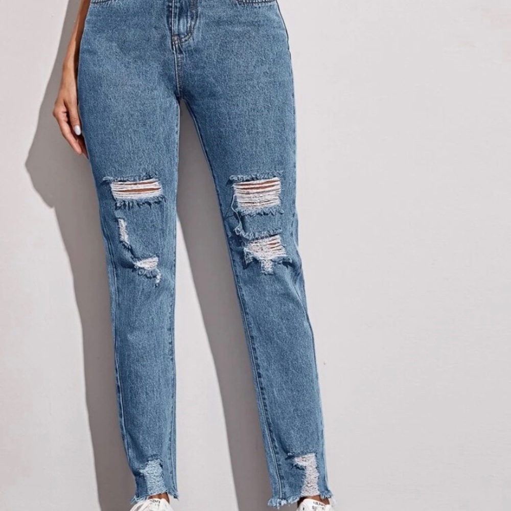 Ripped raw hem washed women’s jeans